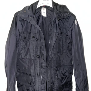 Moncler - jacka - Moncler - Lez jacket strl - 1 S/M Använd, cond 9/10  Nypris 14.145:- Mitt pris 6.000:- 