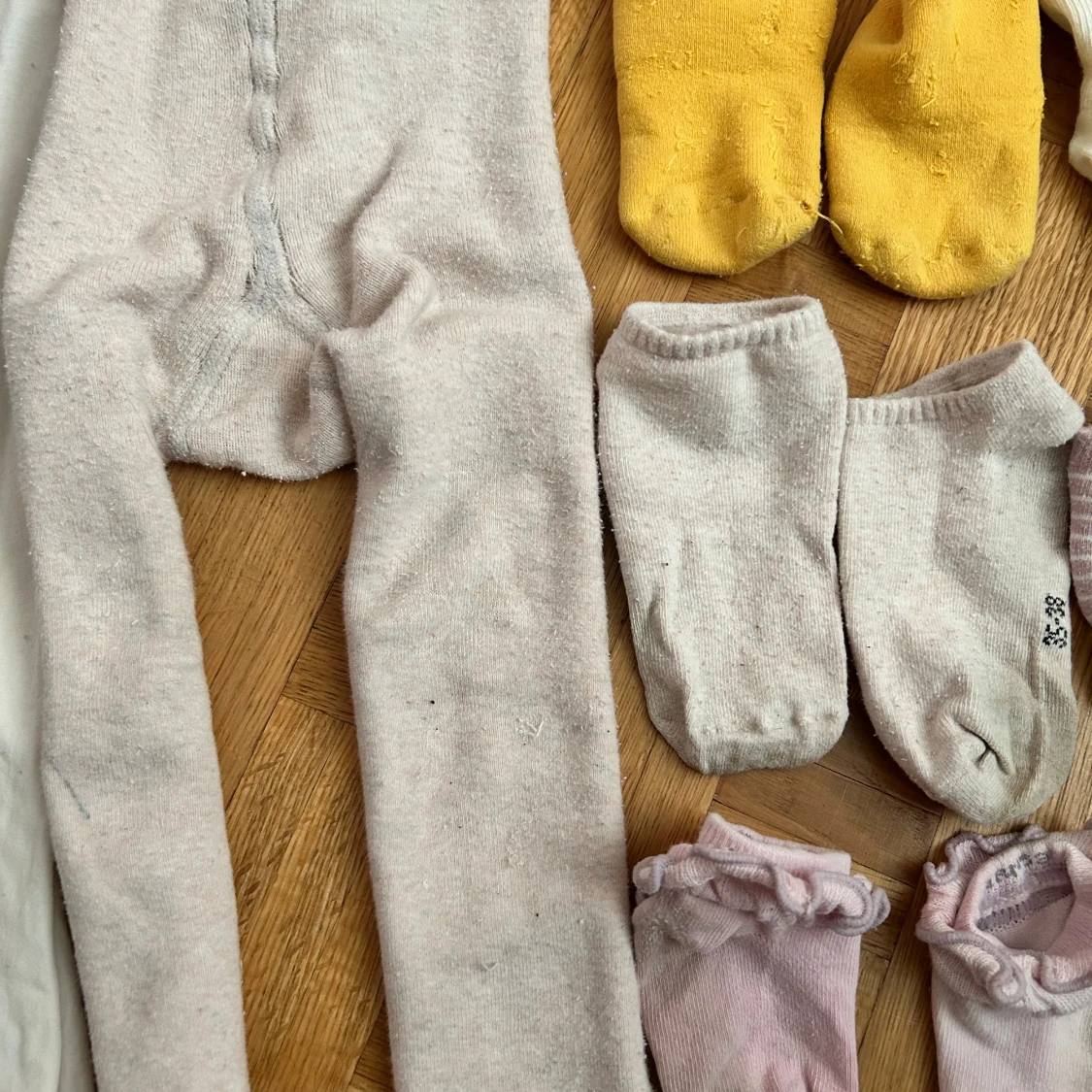 Mix av strumpor och tights i pastell - 4