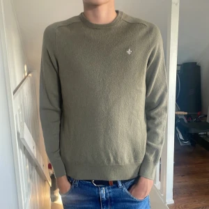 Morris merinoull tröja - Jag säljer en merinoull morris tröja eftersom den är för liten, det står M men sitter lite mindre än xs (160-165) skick är 8/10 och vid frågor och funderingar är det att bara höra av sig.                      Psst, priset kan gå ner vid smidig affär!