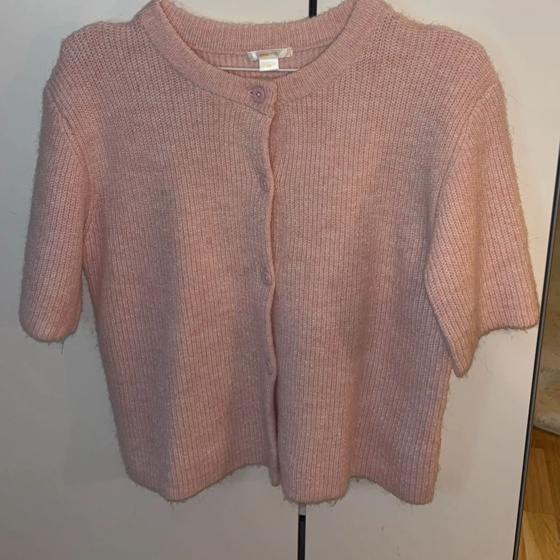 Ljusrosa stickad kofta, aldrig använd  - 3