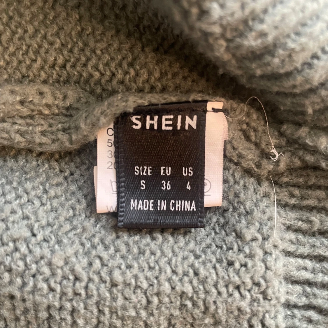 Grå stickad tröja från SHEIN - 2