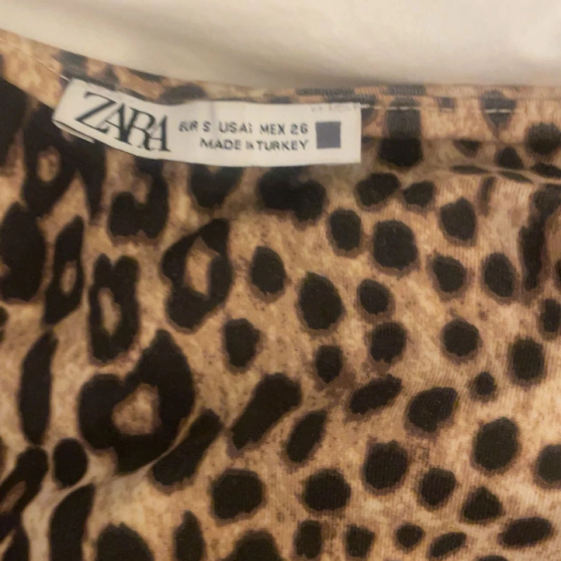 Leopardmönstrad ärmlös topp från Zara - 2