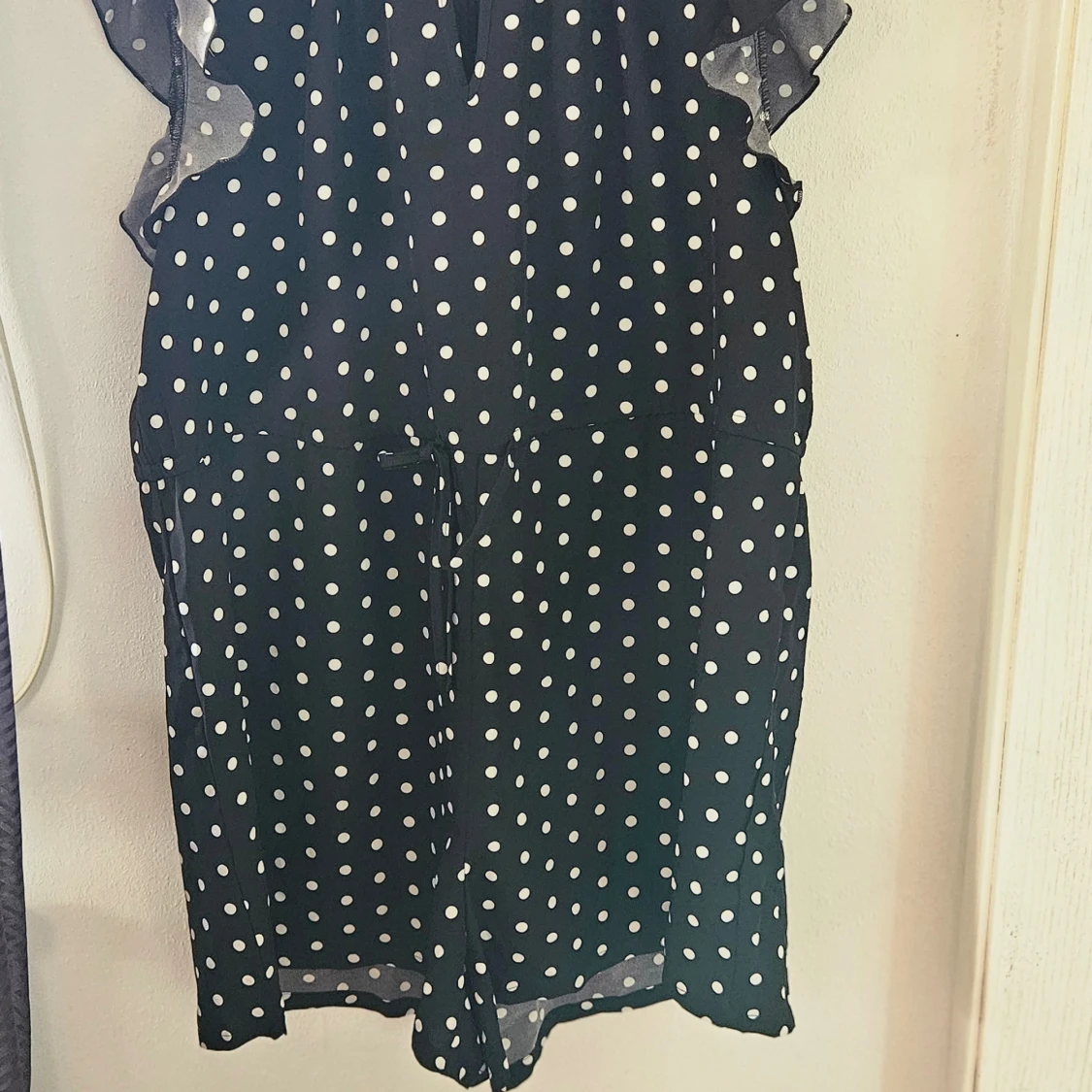 Svart prickig byxdress Shein Curve