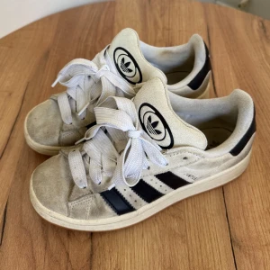 Adidas Campus  - Adidas Campus i använt skick. Missfärgade men inga andra slitningar.
