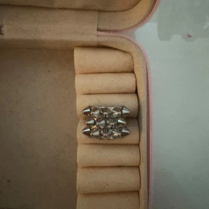 Edblad ring i silver - Fick dubbla i present därför säljer jag den. Jätte bra skick. Säljer även matschande örhängen💞