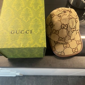 Gg keps  - Helt ny med box 