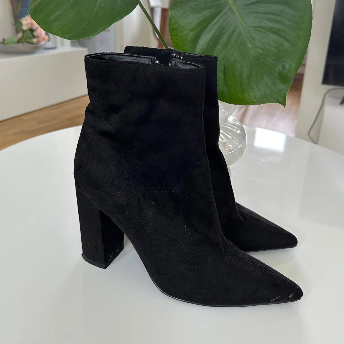 Svarta ” mocka ” stövletter med klack - 1