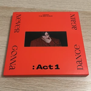 Taemin - Never Gonna Dance Again : Act 1 - SHINee Taemin. CDn aldrig spelad