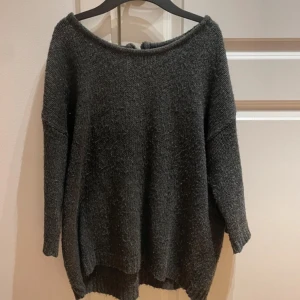 Stickad tröja - Stickad t-shirt, storlek l men sitter som s/m 