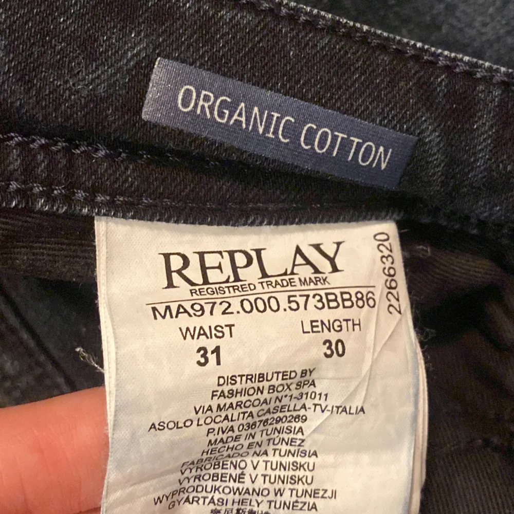 Säljer ett par riktigt snygga och sköna replay Grover jeans. modellen är väldigt lik anbass, och de är i väldigt bra skick, 9/10. Skriv gärna över frågor och funderingar, priset kan diskuteras.. Farkut & Housut.