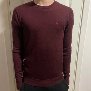 Ralph Lauren Merinoull Tröja - Ralph Lauren Merinoull Tröja | skick 9/10 | storlek XS | personen på bilden är 170 och väger 52 kilo | fler frågor? Kontakta oss! |
