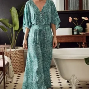 Byxdress Ellaria, Indiska, stl 36 - Helt ny oanvänd byxdress från Indiska. Hann tyvärr bli för liten, innan jag hann använda den. Nypris då var 699 kr  Pris: 300 kr 