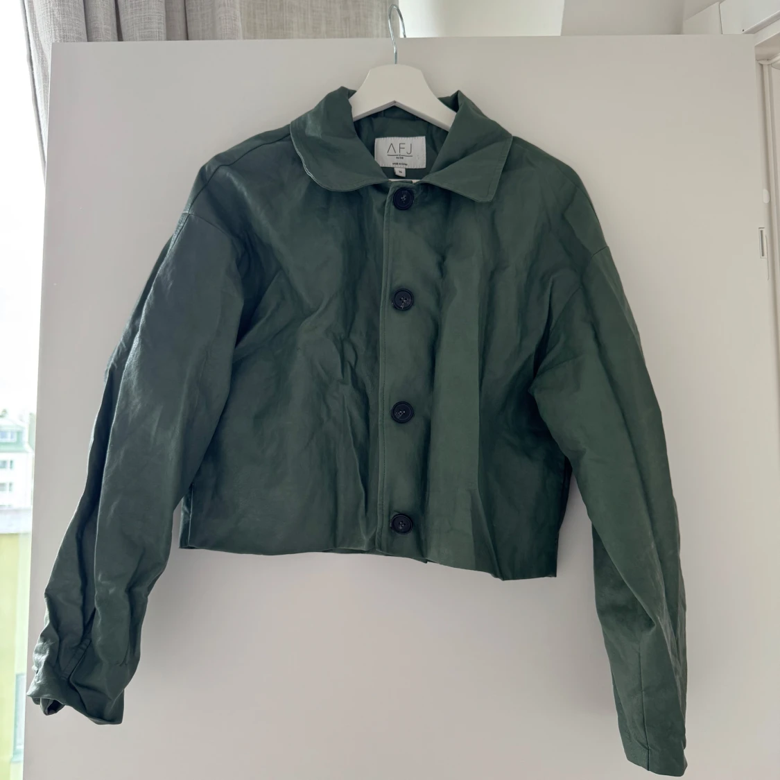 Grön jacka från AFJ x NA-KD - 2