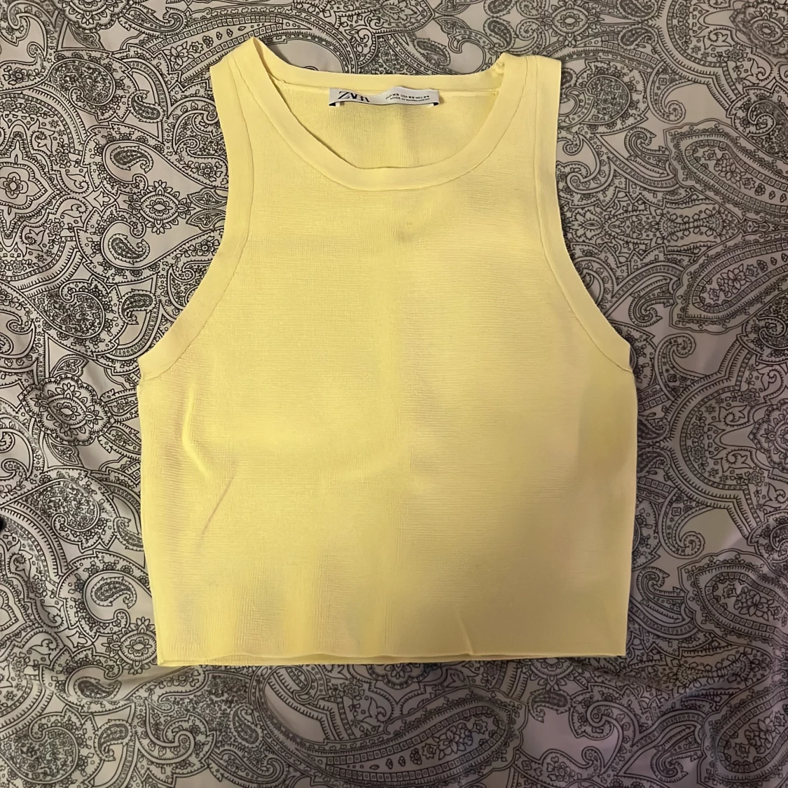 Gul ärmlös topp från Zara