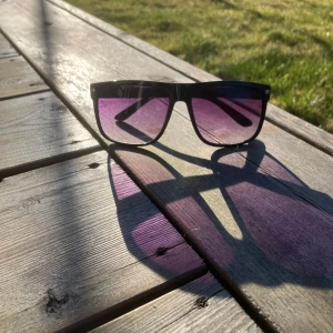 Ray-Ban solglasögon  - Helt nya. Liknar ray ban. Har andra färger och former som du hittar i min profil