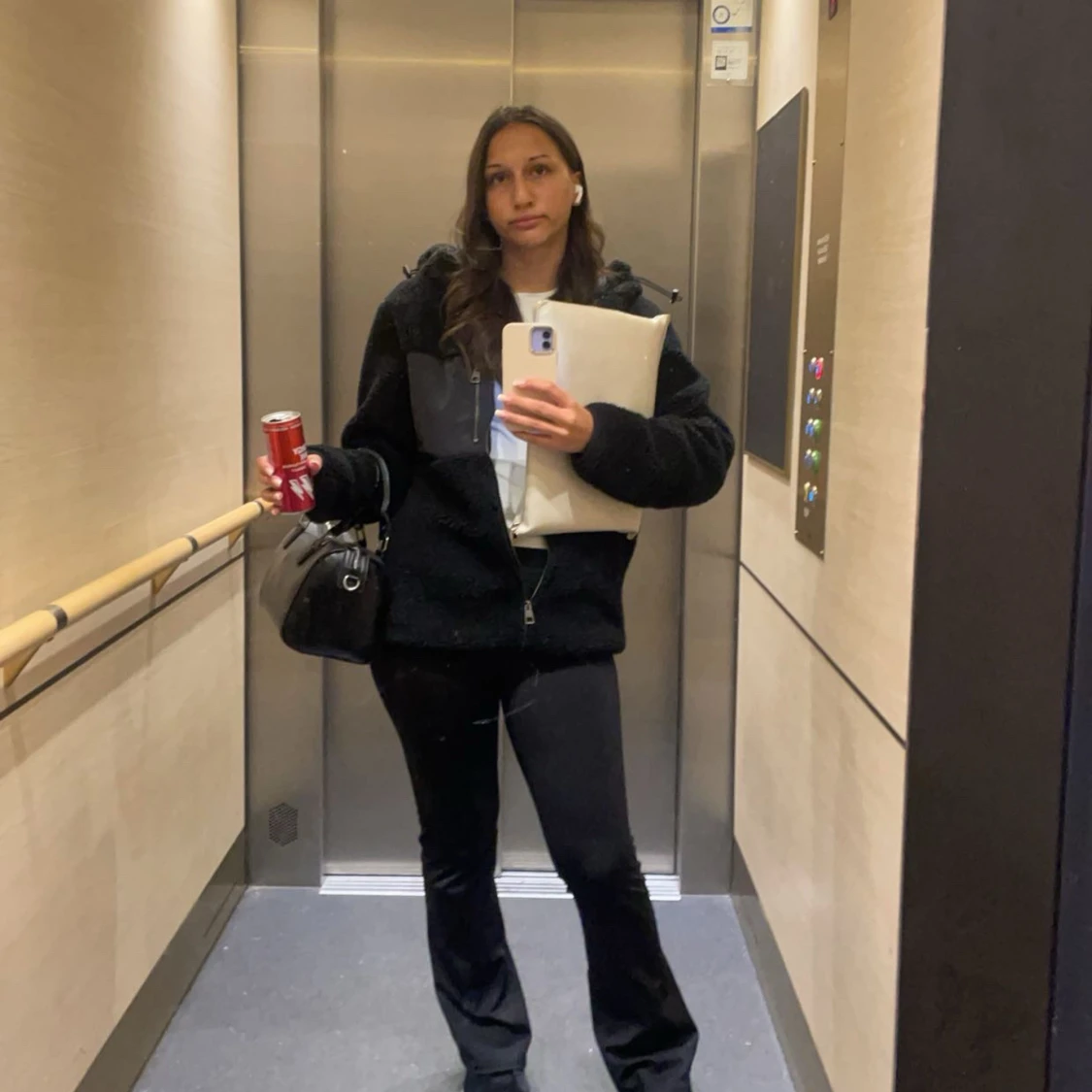 Svart teddyjacka med dragkedja