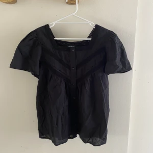 Blus  - Oanvänd och slutsåld blus från soaked in luxury💕