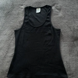 Svart linne från ICIW - Otroligt fint linne från ICIW men tyvärr för stort för mig. Strl S