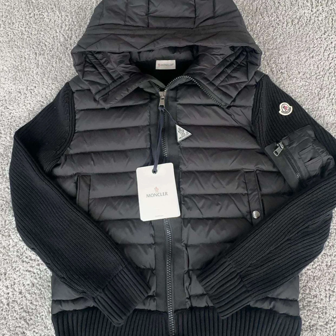 Svart dunväst från Moncler