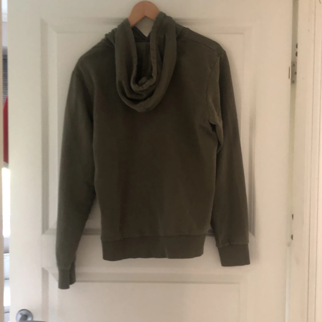 Olivgrön hoodie från Jack & Jones - 1