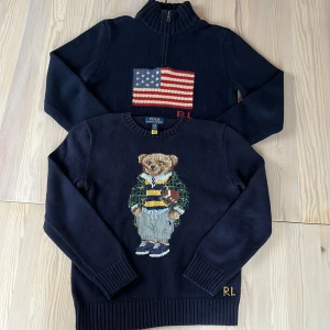 Ralph lauren tröjor - Säljer 2st super snygga tröjor från ralph lauren. Björnen är i storlek xs och den med flaggan är XL i barnstorlek dvs ungefär small i vuxenstorlek.  KOM MED PRISFÖRSLAG!. Nypris för båda är 7500kr vårt pris 2899!!!!                                                            Följare får 100kr rabbat!!!