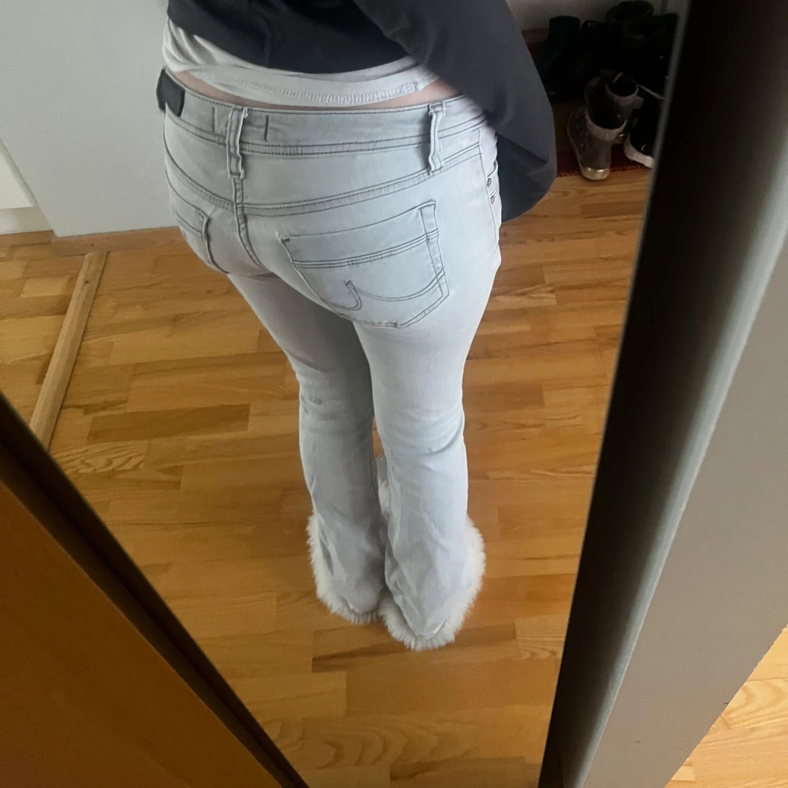 Grå bootcut jeans - 2