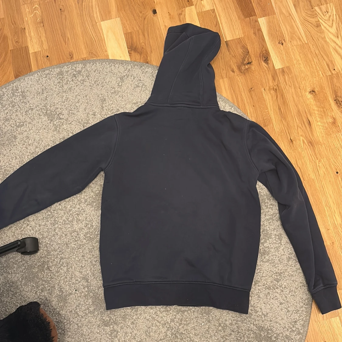 Mörkblå hoodie från Sail Racing - 1