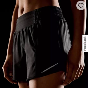 Hotty Hot Lululemon shorts🩷 - Shorts från lululemon. Använda fåtal gånger och nyskick, därav priset. Nypris 740kr, men kan gå ner i pris. Storlek 2.🩷Skriv för egna bilder!