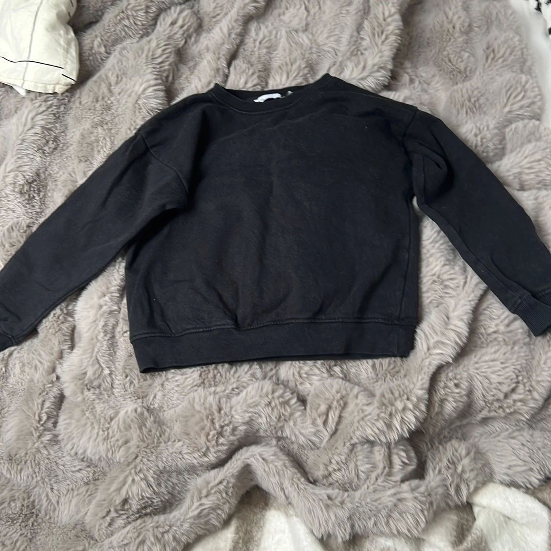 Svart sweatshirt från 157