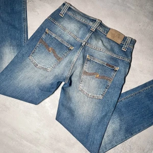 Nudie jeans - Nudie jeans |Modell Thin Fin | Super bra skick | Storlek W29 L32. 