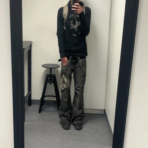 Tornado mart tribal jeans - Size L    Frågor kom pm! En del heelbite men de sitter jätte bra!!