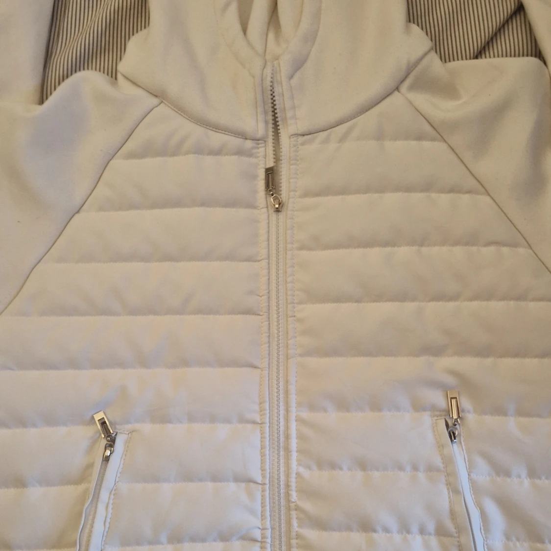 Vit quiltad hoodie med dragkedja - 2