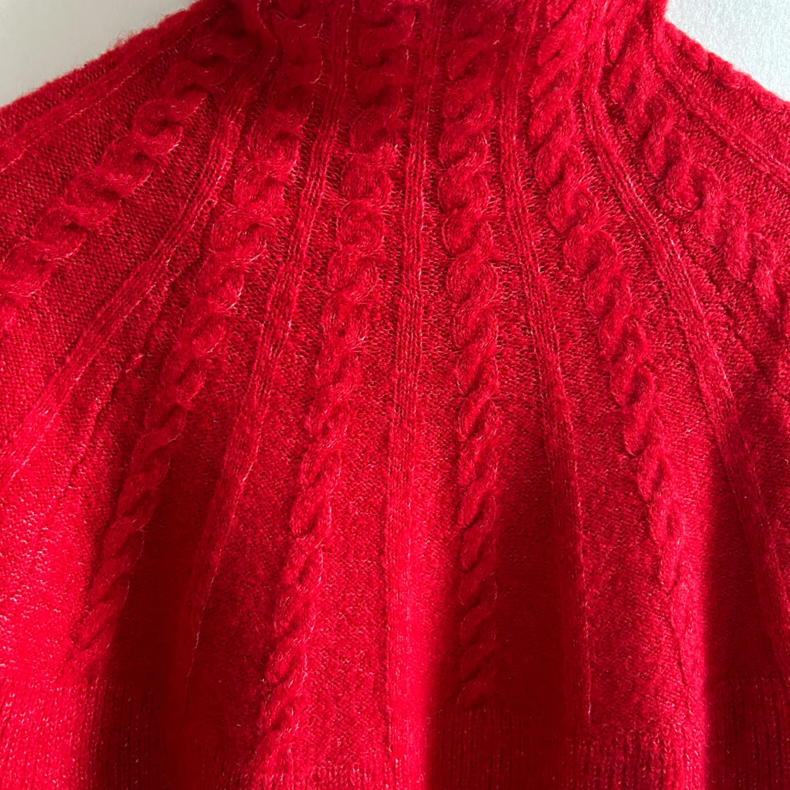 Röd stickad långklänning med polokrage - 2