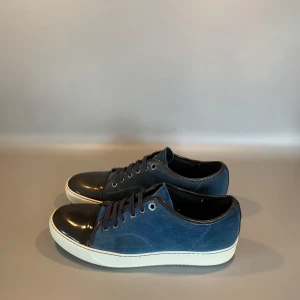 Lanvin Cap Toe Uk 6  - Tja, säljer dessa feta lanvins i storlek 40-41, de är självklart äkta. Skriv gärna till mig vid minsta undringen eller frågor!