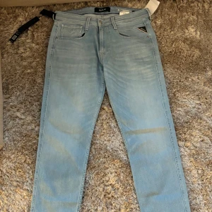 relpay jeans - modell| anbass| storlek 31-32| skick 10/10 helt nya med lappar| pm för mer info🙌🏼
