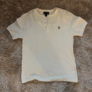ralph lauren pike - modell| unixes| storlek  14-16 passar xs- s| skick 9/10| pm för mer info
