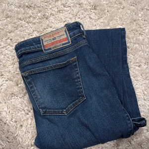 Diesel jeans  - Säljer mina diesel jeans marinblå bootcut långa 