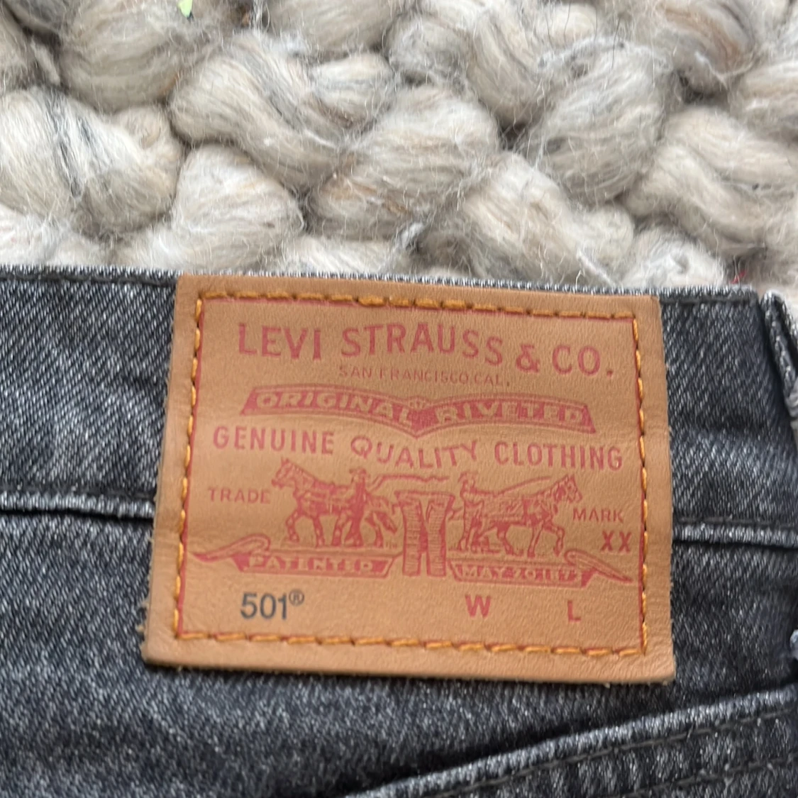 Levi's 501 svarta jeans W25 L28 - 2