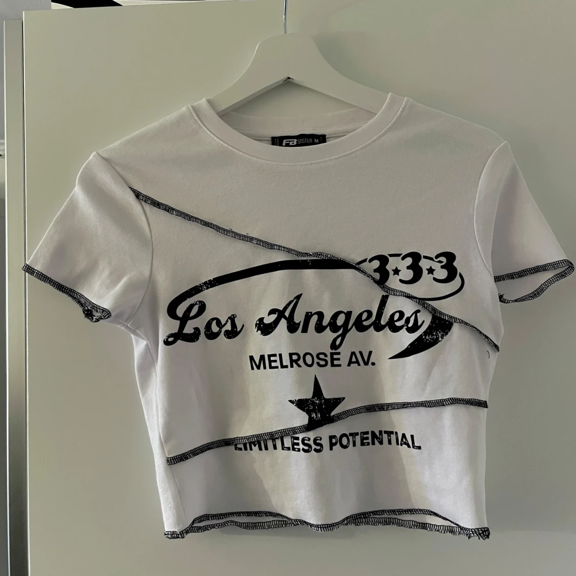 Vit croppad t-shirt - 1