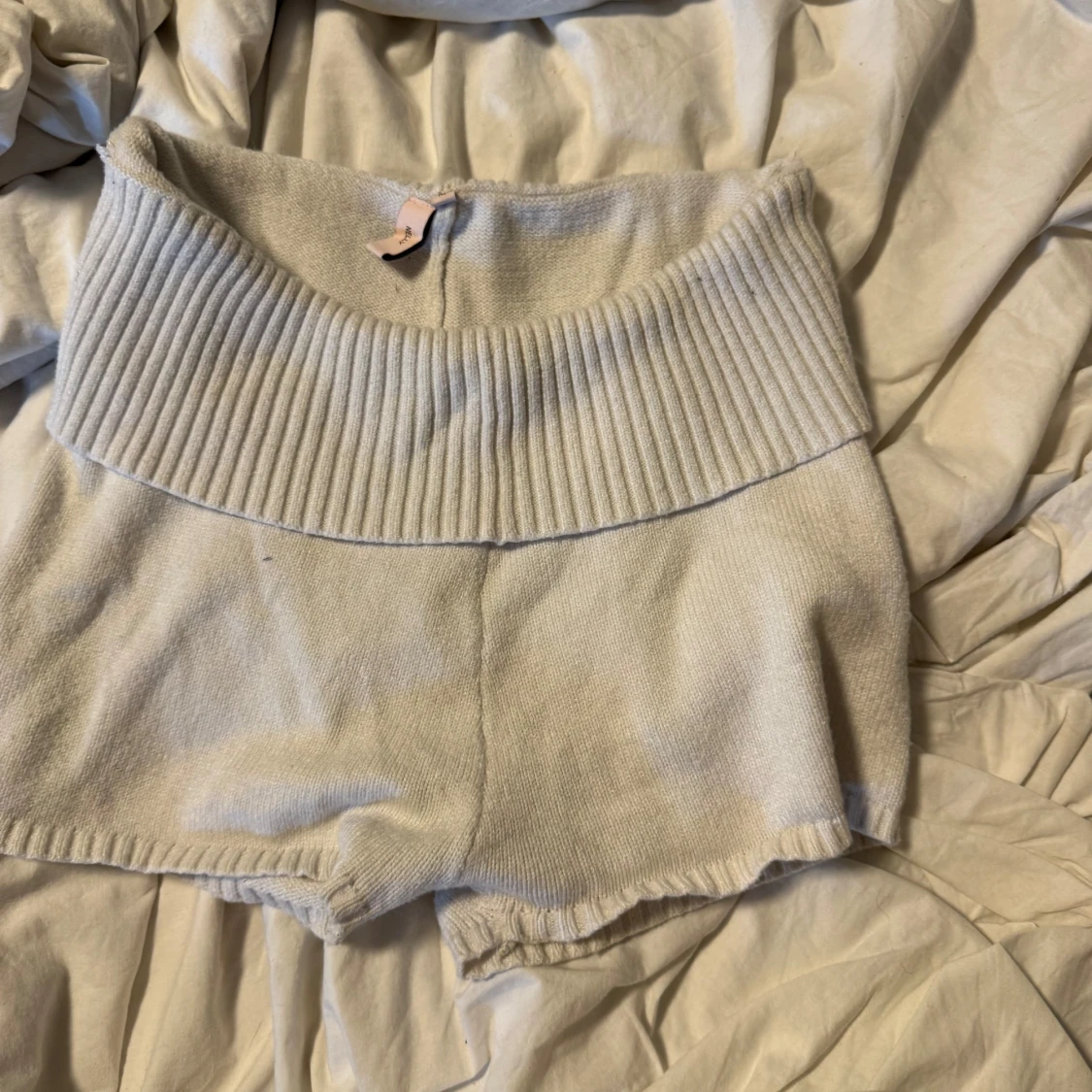 Stickade vita shorts från Nelly - 3