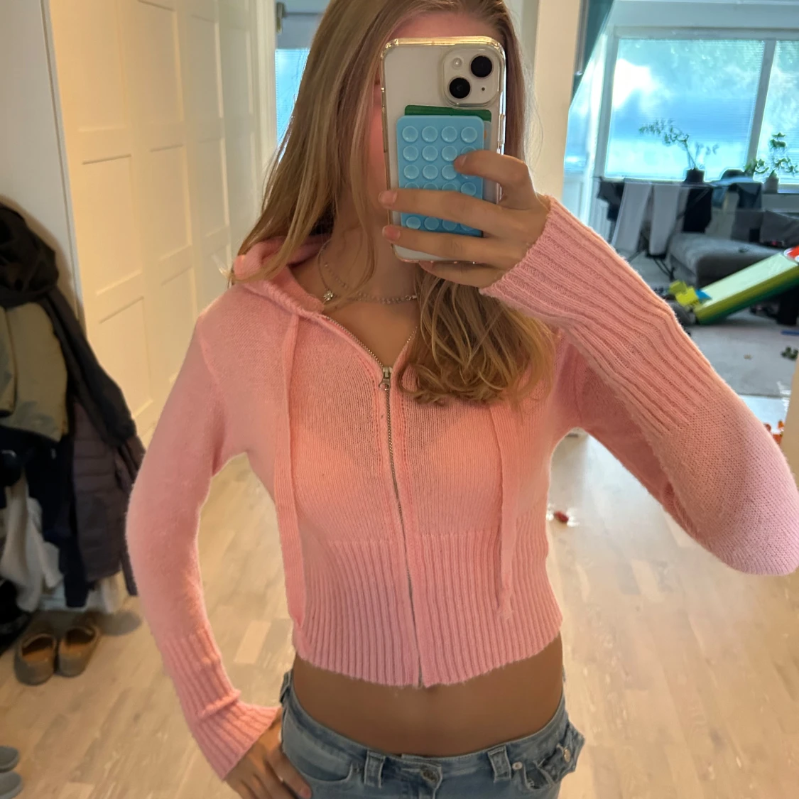 Croppad rosa hoodie med dragkedja