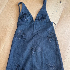 Jeansklänning zara - Kortare jeansklänning från Zara i storlek S