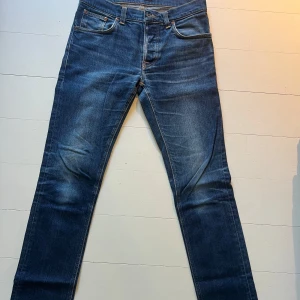 Nudie Jeans lean Dean - Snygga blå jeans från Nudie Jeans, raw denim i modellen grim Tim 31/32