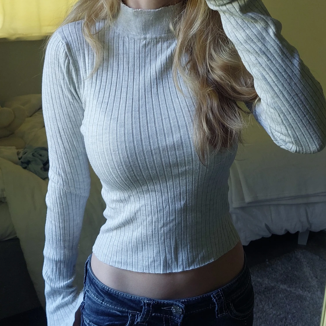 Ljusgrå ribbad polotröja
