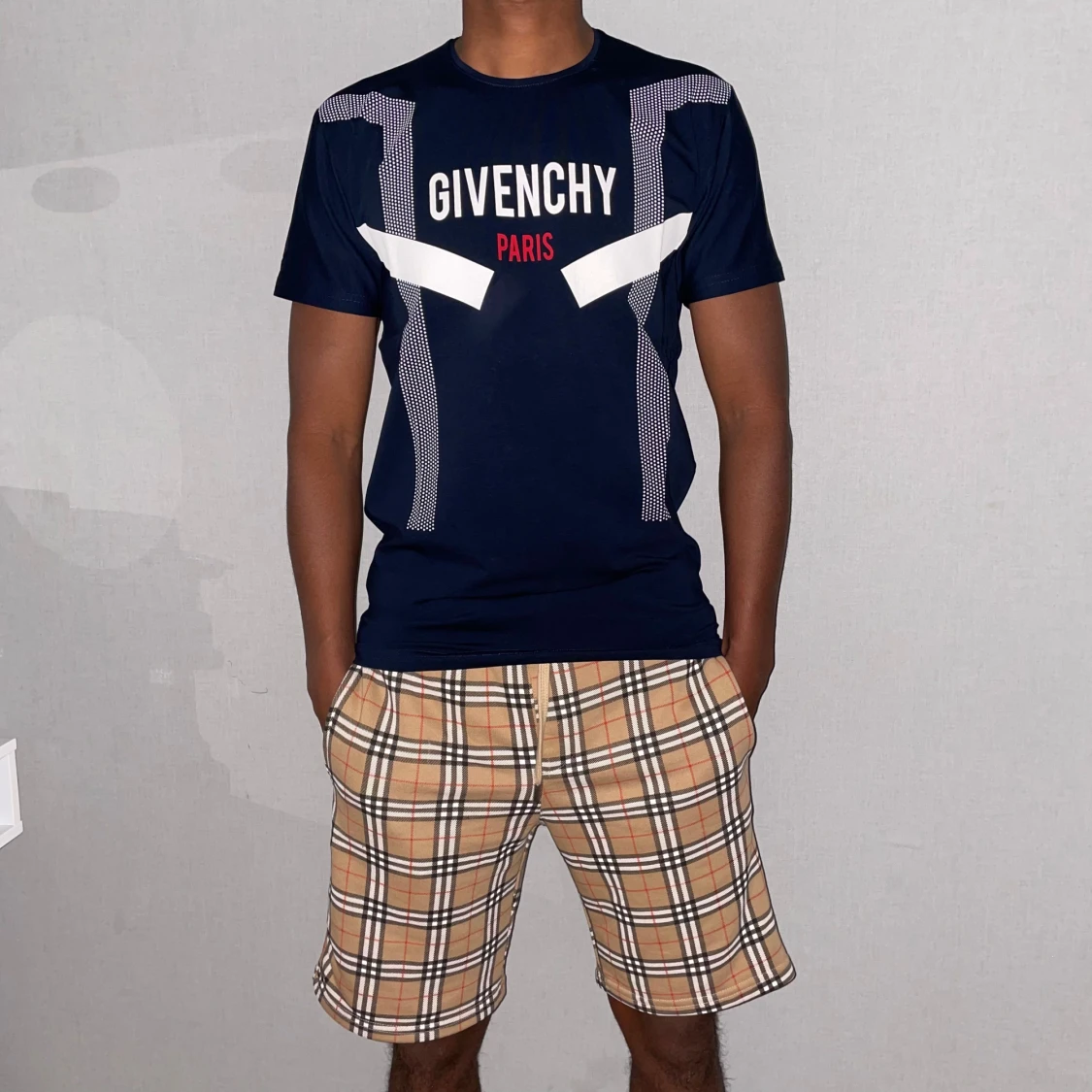 Givenchy paris t shirt storlek S 