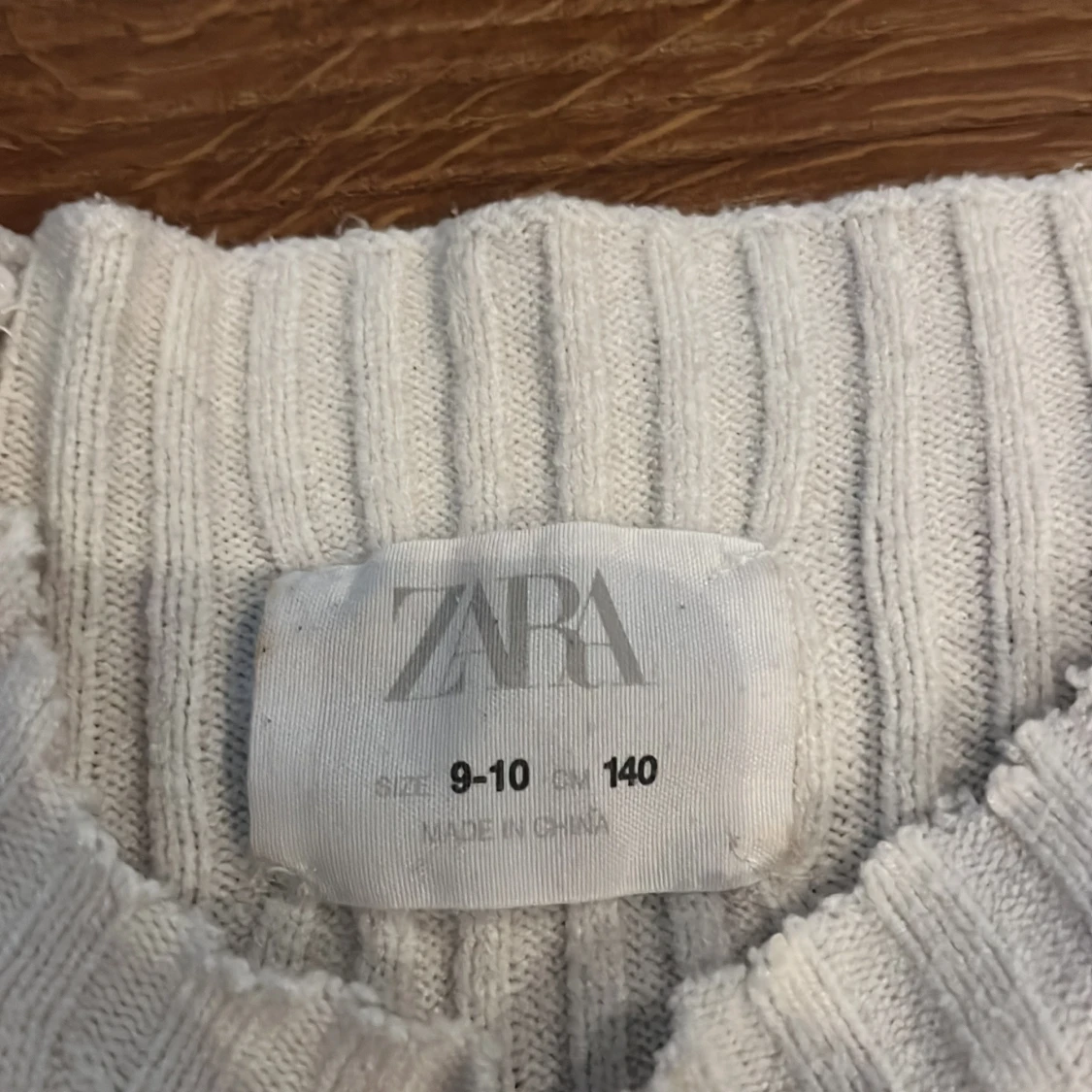 Vit ribbstickad tröja  - 2