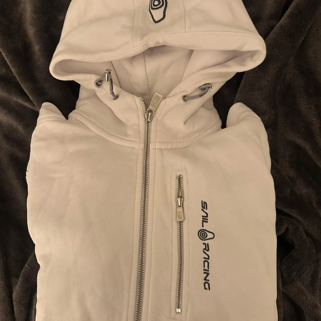 Vit hoodiejacka från Sail Racing