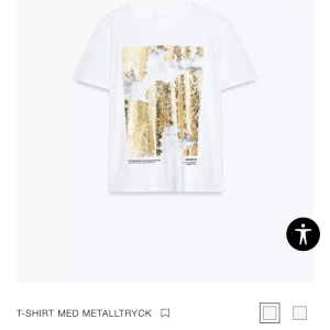 Zara t shirt med tryck - Jag säljer den här super fina tröjan med guldtryck på. Tröjan är helt ny med lappen kvar!💕