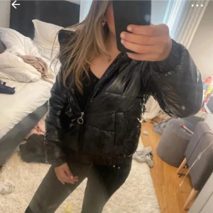 Jacka  - Säljer denna snygga jacka!!❤️ perfekt till hösten och vintern💓aldrig använt men testat några gånger 💓