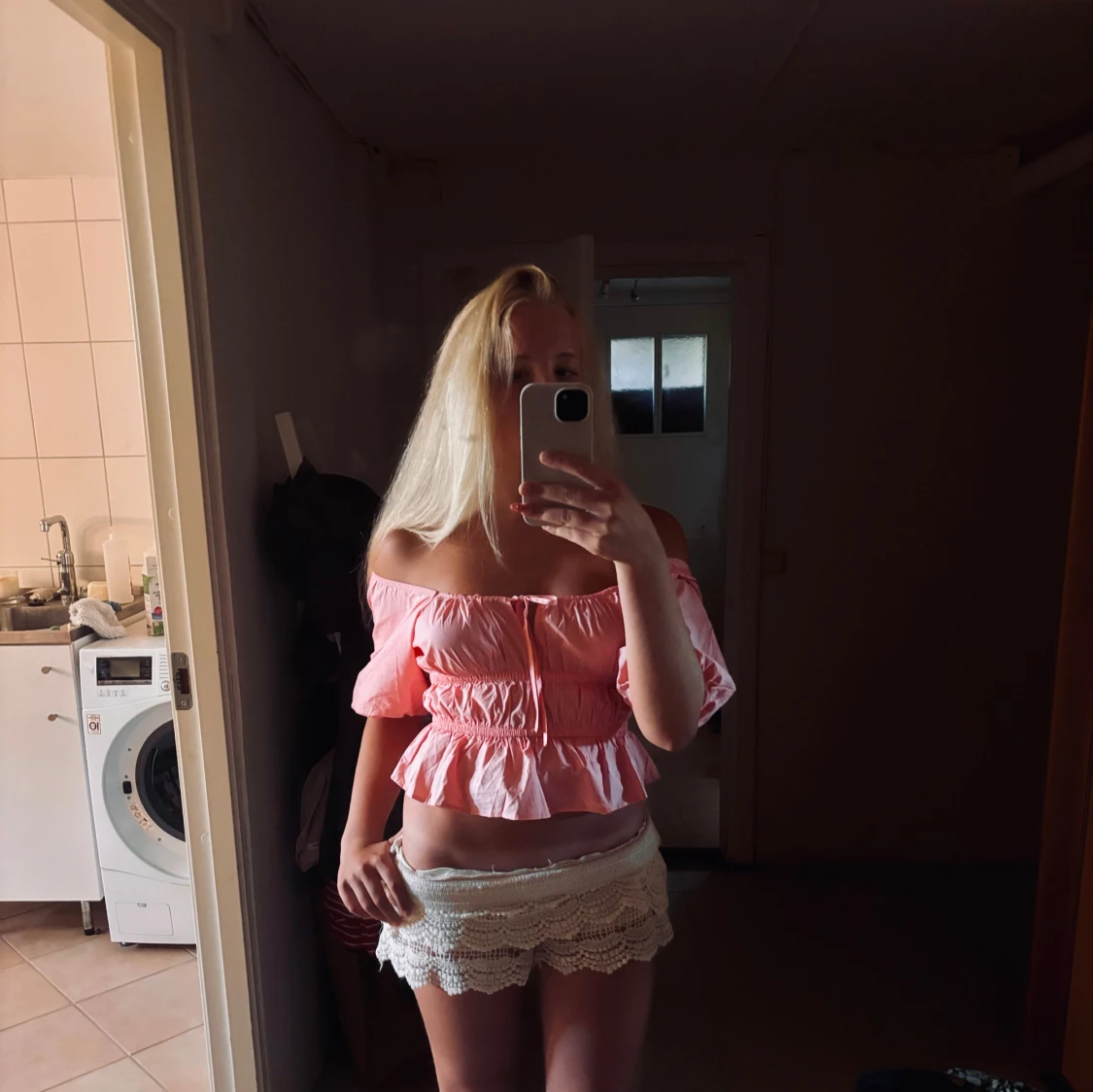 Rosa hm blus med volang, går att ha offshoulder - 1